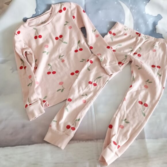 Carter’s 2-Piece Pajama Set Girls 5T Pink Long Sleeve Cherries PJs Excellent - Picture 1 of 6